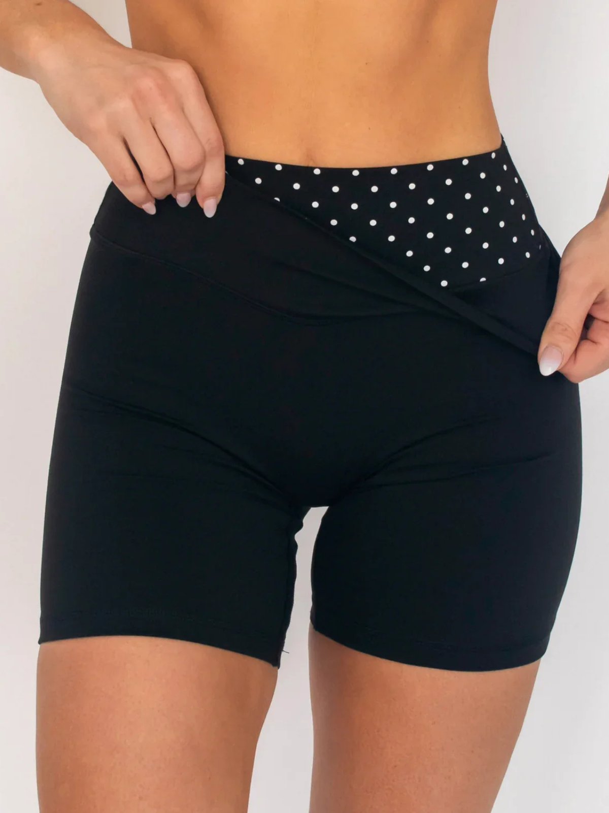 SHORT BLACK & POLKA