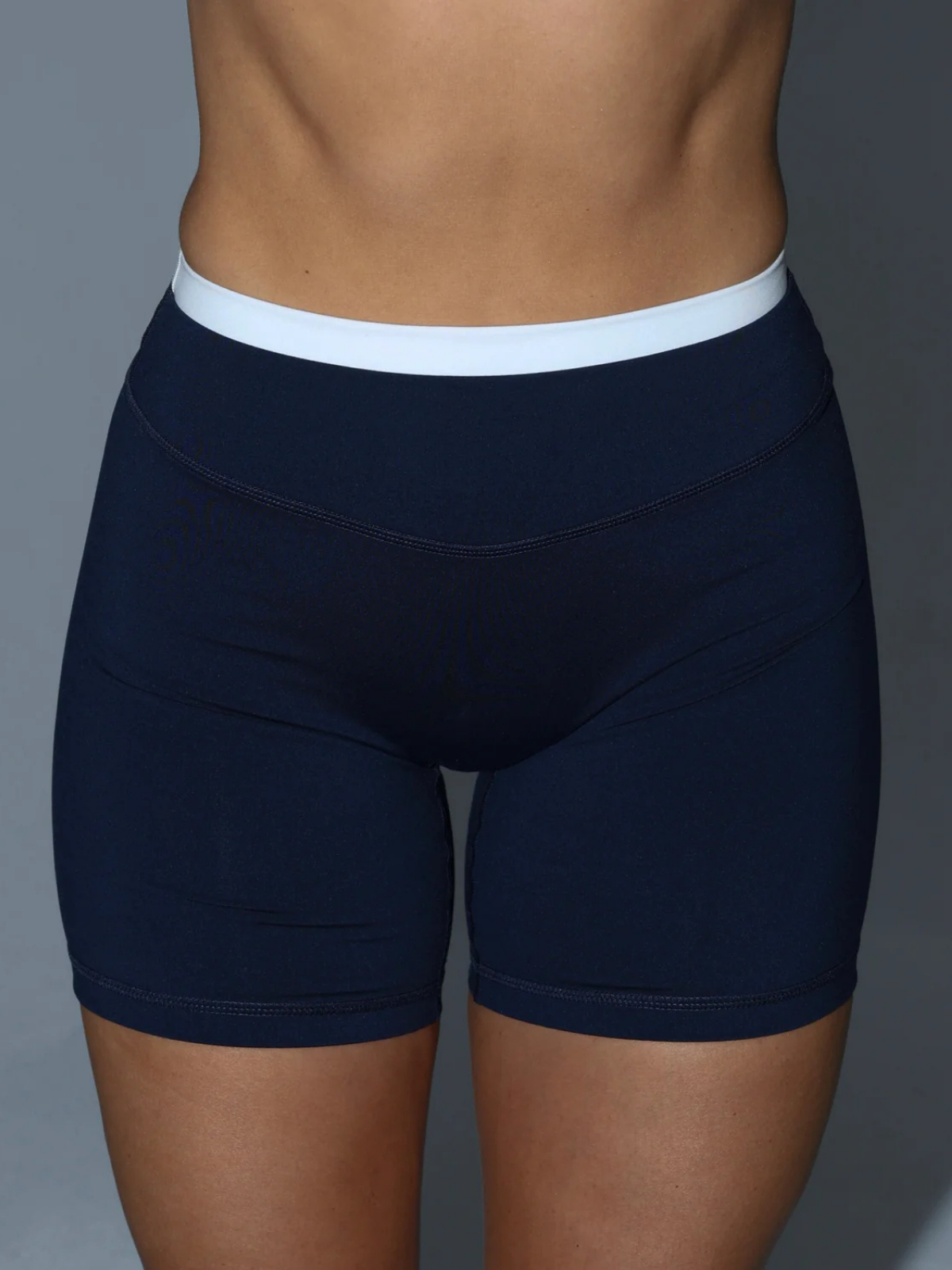 SHORT NAVY & WHITE